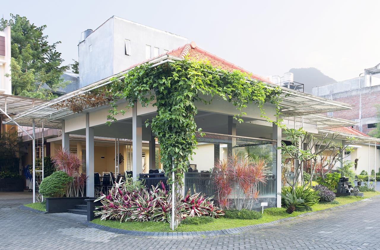Riverstone Hotel & Cottage Batu  Εξωτερικό φωτογραφία
